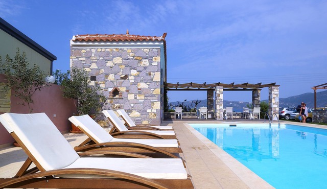 Aeolis Apartments & Studios