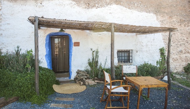 Almendro Cave in Balcones de Piedad Complex, Guadix. Pomegranate. For 4 people.