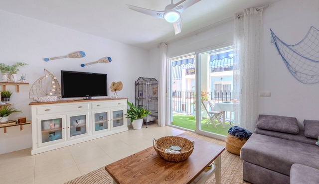 'Apartamento Zen Dreams Almerimar' with sea views, Wi-Fi, and air conditioning