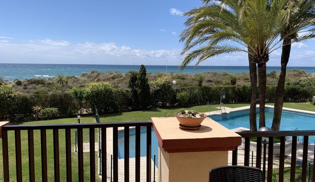 Apartment 815 first line of the beach with sea views