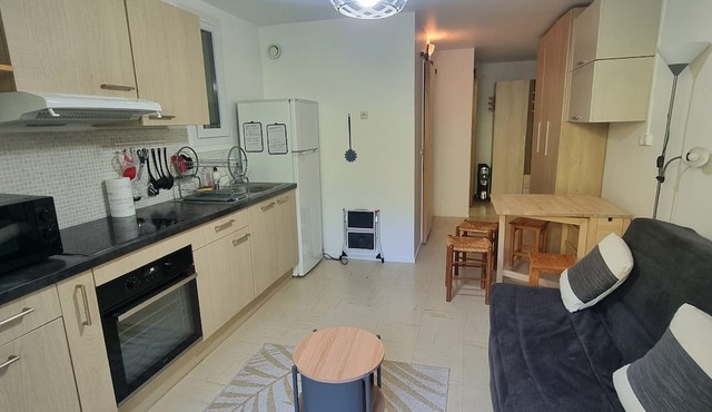 Apartment 'Les Centaurees' with Mountain View, Shared Pool and Private Garden