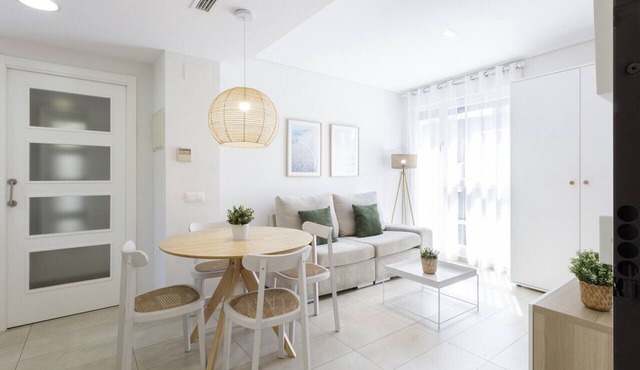Apartment with kitchen office. Modern decoration Next to the port. Wifi - only families