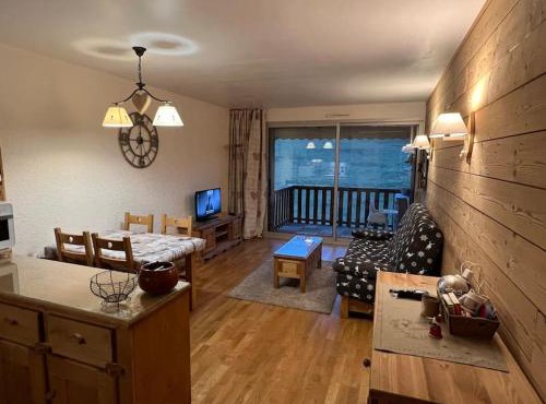 Appartement à Enchastrayes sur piste station de ski au Sauze à 3km de Barcelonnette