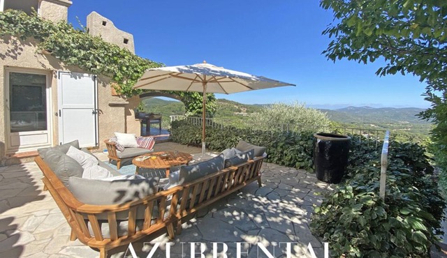 Attractive Villa with marvelous view, very tasteful furnishing and private pool