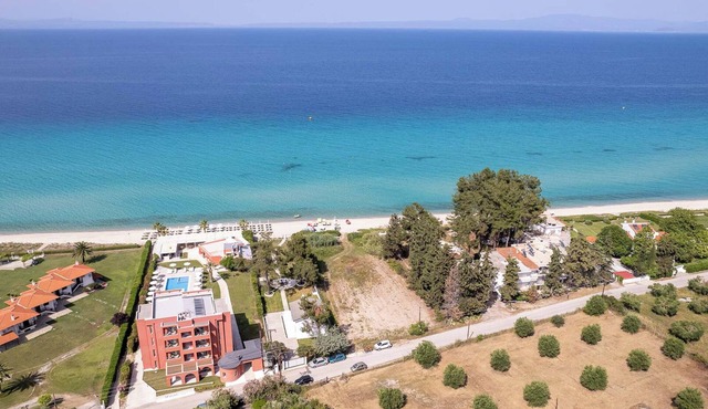 Aura Beachfront Private Pool Villa, Kriopigi