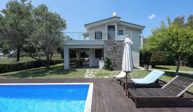 Aza Beachfront Villa by Luxlikehome