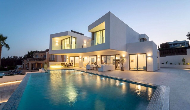 Beautiful private villa for 10 people with WIFI, private pool, A/C, TV, terrace and pets allowed