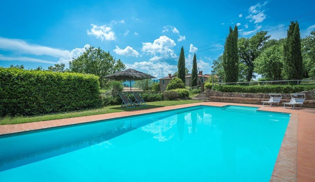 Beautiful private villa with private pool, WIFI, patio, pets allowed and panoramic view
