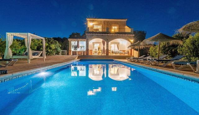 Beautiful Villa Botin, 9 Pers, Heated pool, Wifi, BBQ,Petfriendly, magnific view