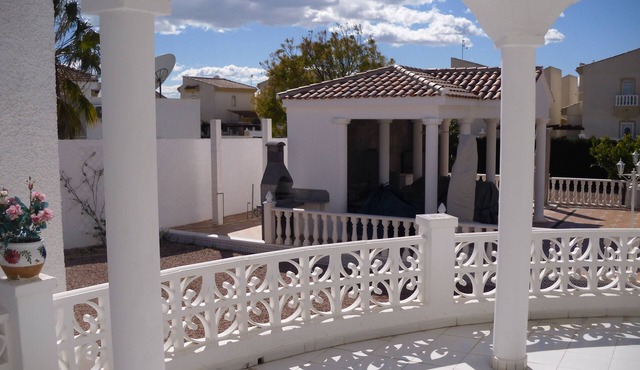 Beautiful villa with large outdoor kitchen for max. 10 people, swimming pool, air conditioning and wifi
