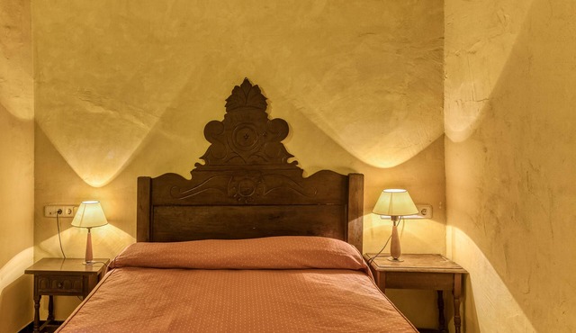 Bed and Breakfast 'Sant Iscle' with Shared Pool, Wi-Fi and Air Conditioning