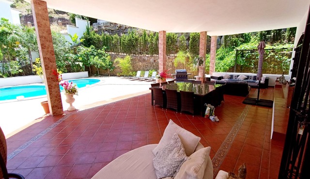 Benahavis Hills - A beautiful spacious villa in Benahavis for 14 guests