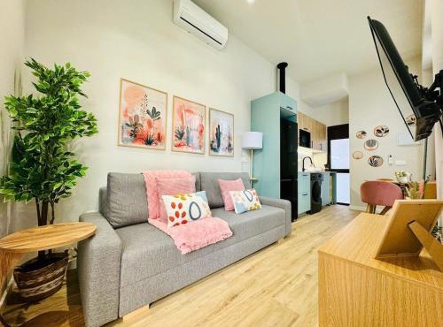 Bright & Stylish Flat Close To Center