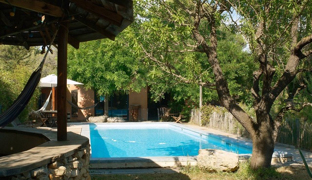 Bright villa with large pool in the heart of Provence
