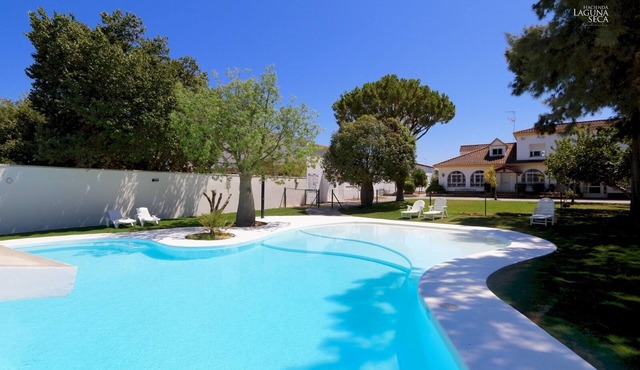 Buganvilla Apartment with Shared Pool