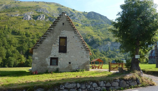CAMPAN Authentic thatched barn, completely renovated, very comfortable