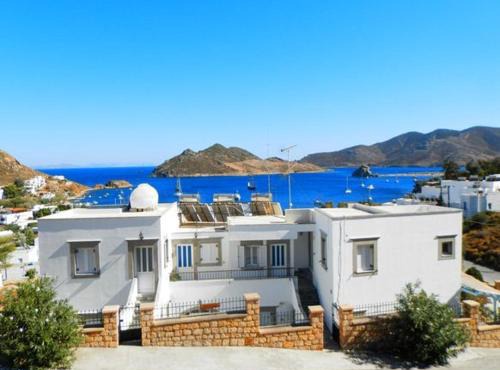 Captain Manos Studio Apartments