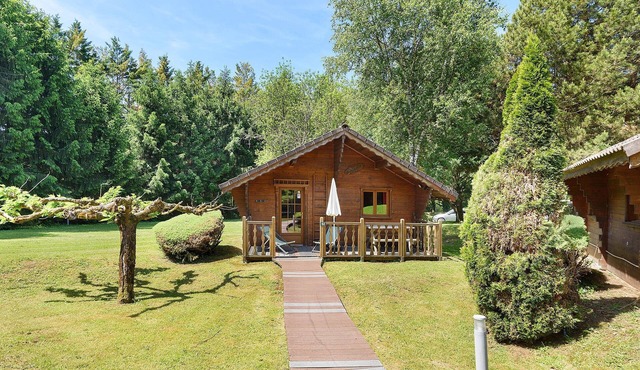 Caravan “Chalet Bouton d'Or” with Shared Pool