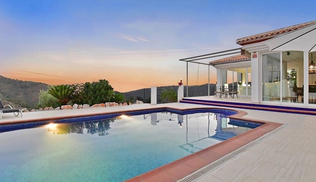 Casa Aphrodite with Pool and Wi-Fi
