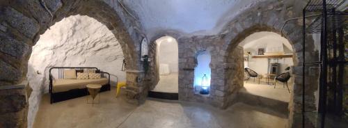 CASA CUEVA A-TIPICA