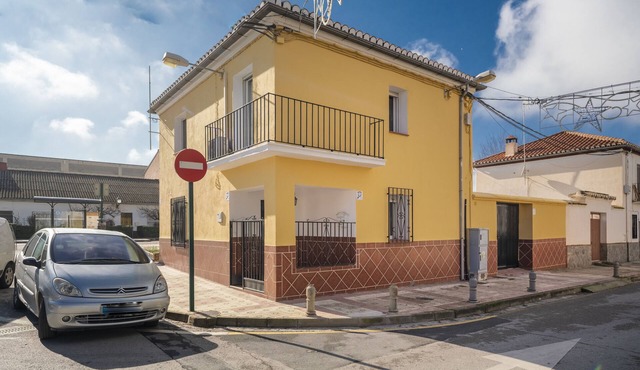 Casa en Granada con Patio Privado y Piscina