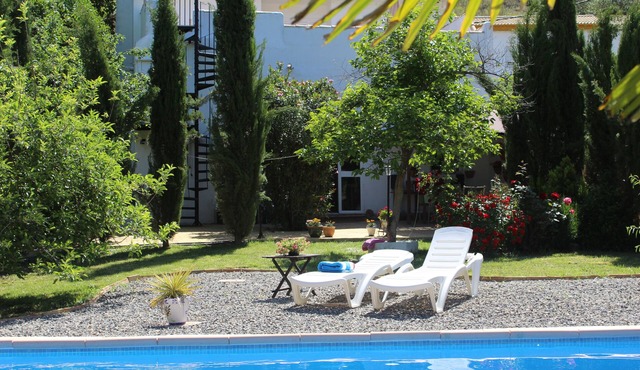 Casa La Nuez B & B, spacious bathrooms, free WiFi, terrace, swimming pool, garden