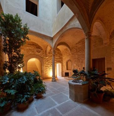 Casa Palacio PAREDES SAAVEDRA by ATRIO
