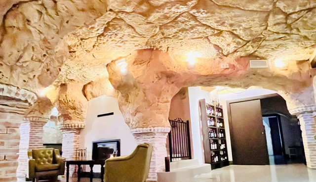 Cave House El Nido in Cuenca with swimming pool, fireplace and full rentals