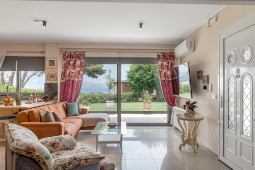 Celeste Sea View Home with Jacuzzi and BBQ