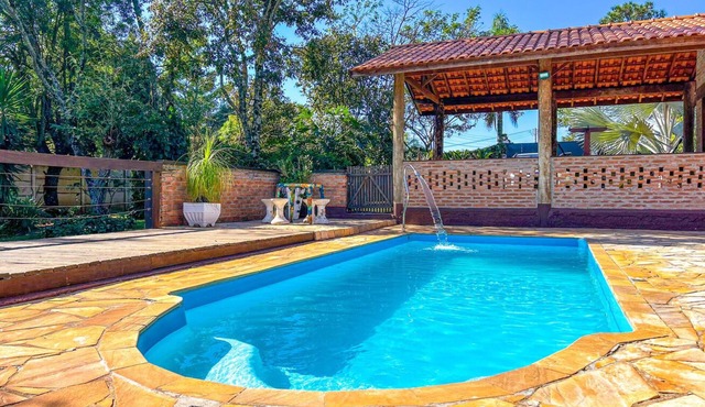 Chácara com piscina e churrasq em Botucatu/SP