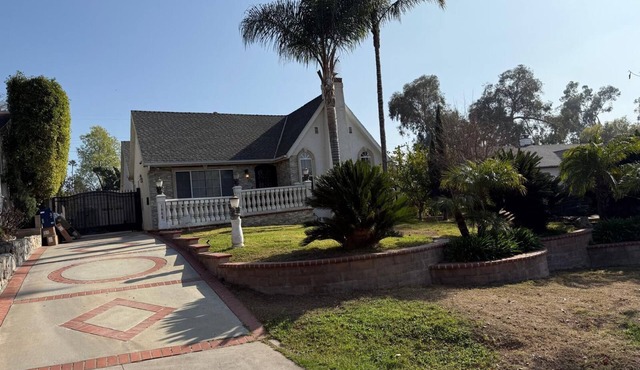 Charming 3-bedroom house with WiFi, AC in wonderful Glendale