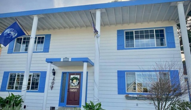 Charming 4B/2B Home In Exclusive Neighborhood of Eureka