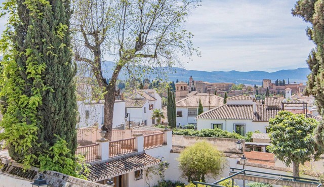 Charming apartment with terrace in Albaicín, Granada, perfect for 2 people