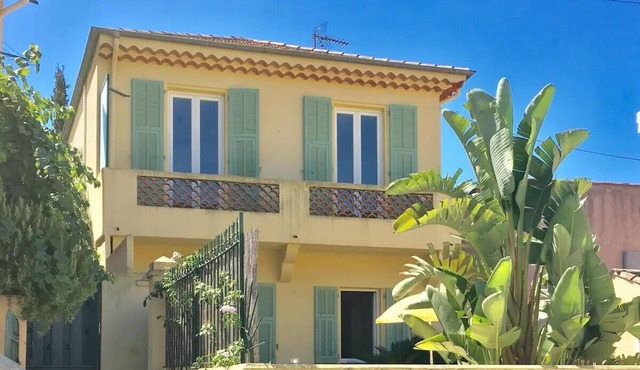 Charming 2br Freestanding Villa with Sunny Terrace