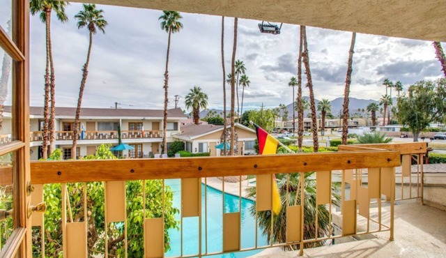 Charming hotel with pool, hot tub, putting green and cafe'
