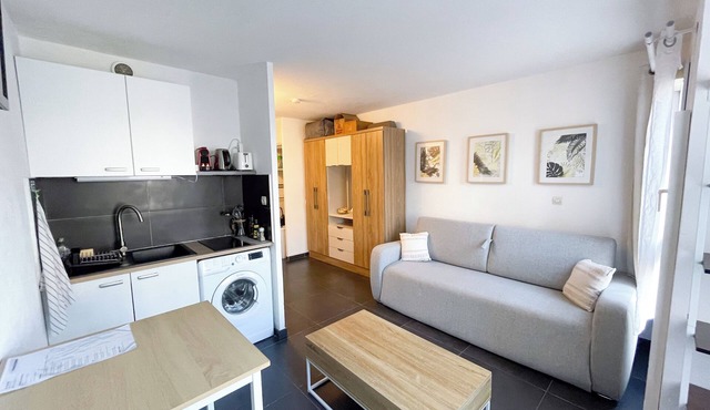 Charming, practical and central studio just a stone's throw from the station