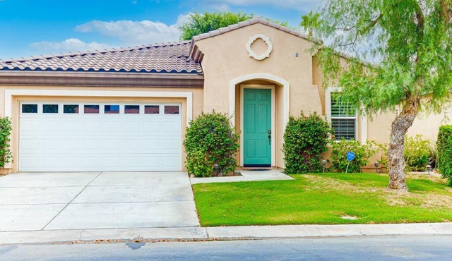 Cheerful and Luxurious 3 bedroom with pool Indian Palms Home