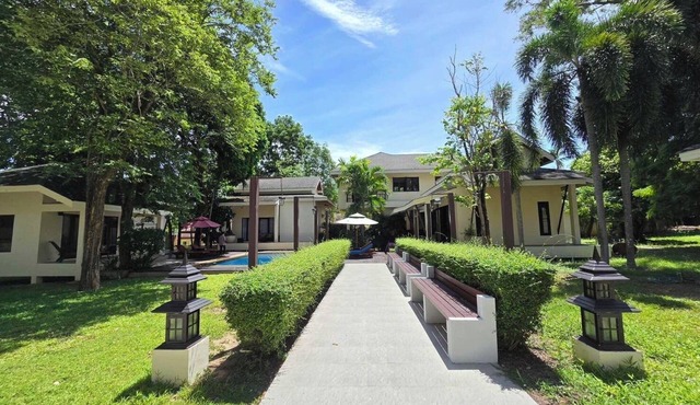 Chic 4-bedroom villa with WiFi, AC in brilliant Rawai