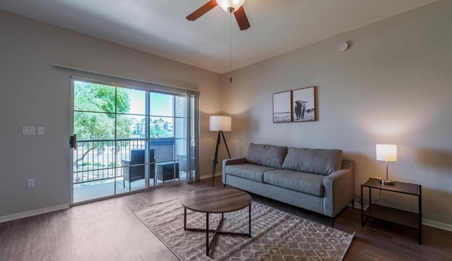 Chic Modern 2 Bedroom Apartment at Lookout Mountain by Stay Gia