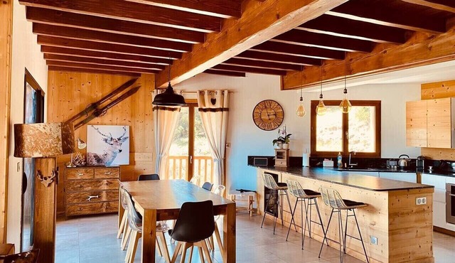 Ciméro Duplex Chalet—Luxury, Spa, Accommodates 10 Guests