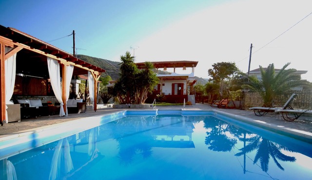 Cittadella Asprovalta: 3 - bedroom villa with private pool