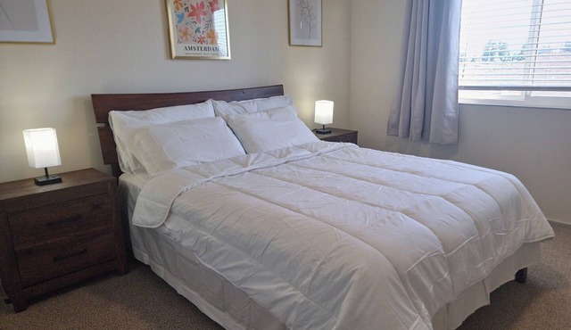 Comfortable 2-bedroom corporate apartment with AC, WiFi in peaceful San Leandro