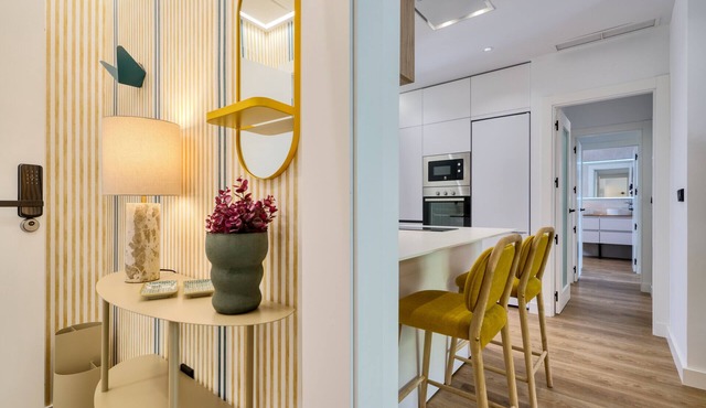 Comfortable 2BR Apt + Balcony & Free Parking