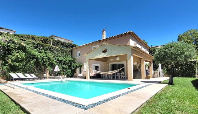 Contemporary villa with swimming pool - haven of peace