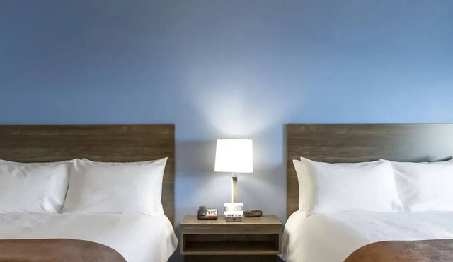 Convenient 2-Room Stay Near I-5, Shops & Local Attractions