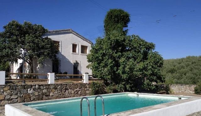Cortijo los Duranes Montefrío by Ruralidays