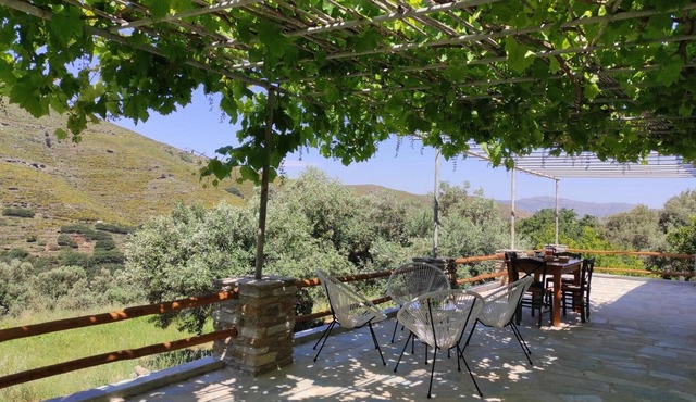Country House 'Ktima Kariofillis' with Mountain View and Private Terrace