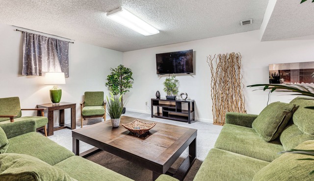 Cozy Boulder Basement Unit: Upscale Outdoor Space!
