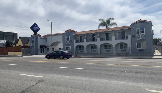 Crescent Inn