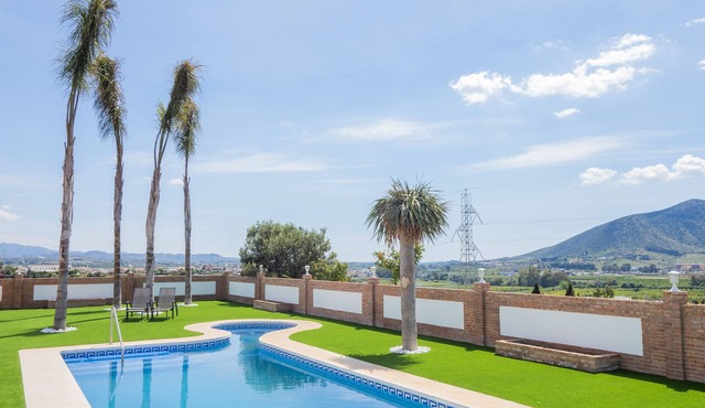 Cubo's Villa Miraflores/private pool/air conditioning/BBQ